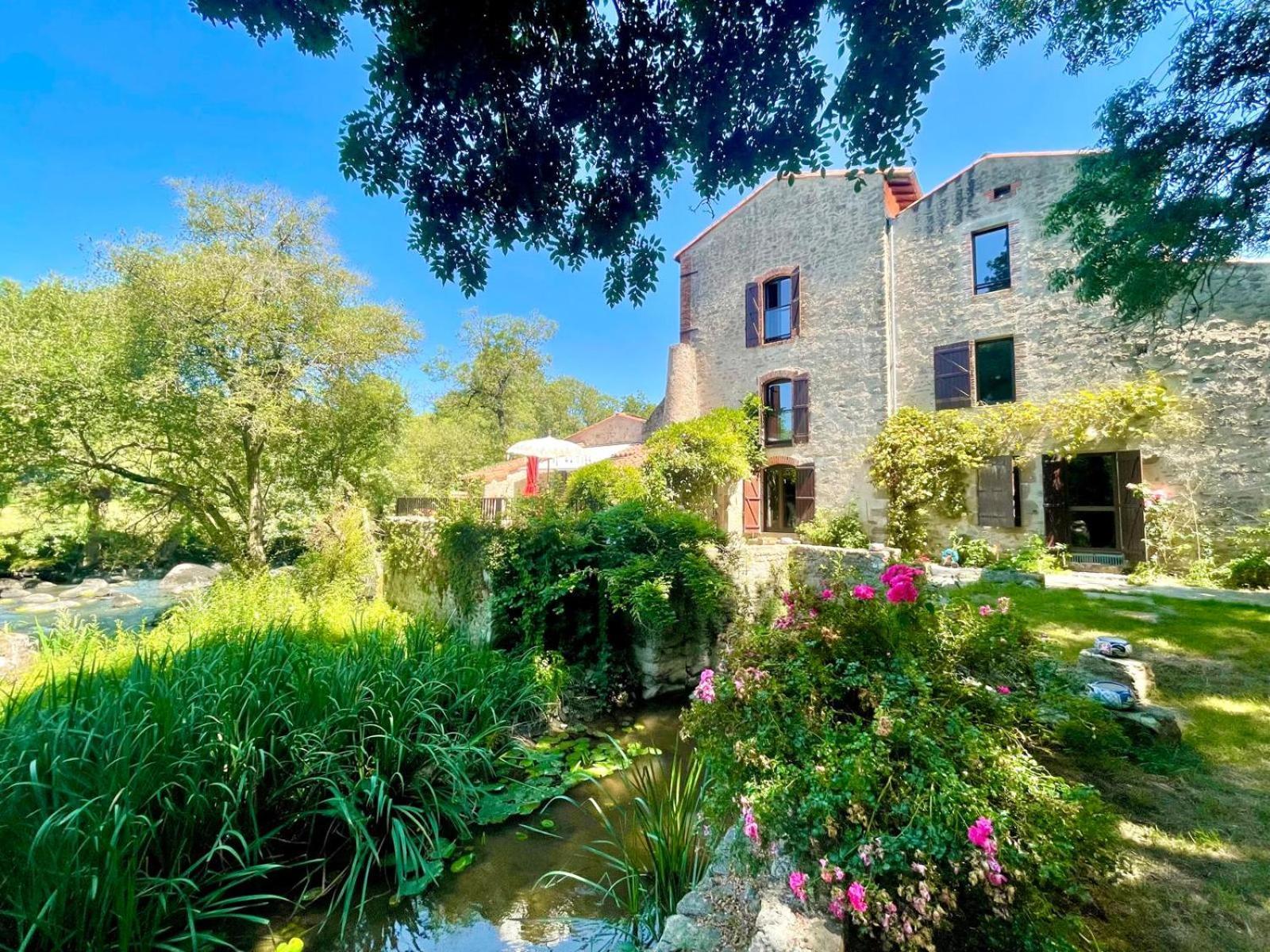 לינה וארוחת בוקר Chanverrie Le Moulin Du Guy, Proche Du Puy Dufou מראה חיצוני תמונה