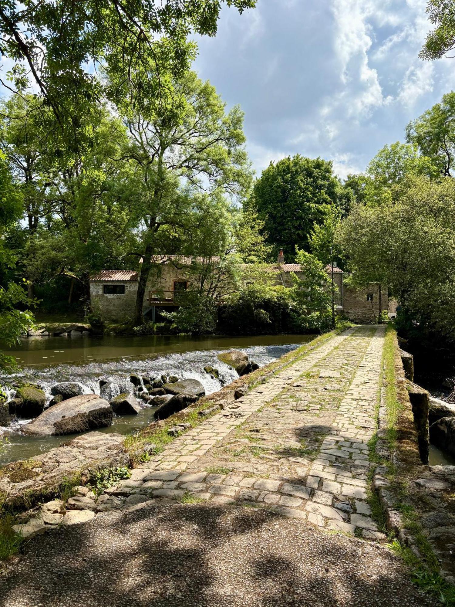 לינה וארוחת בוקר Chanverrie Le Moulin Du Guy, Proche Du Puy Dufou מראה חיצוני תמונה
